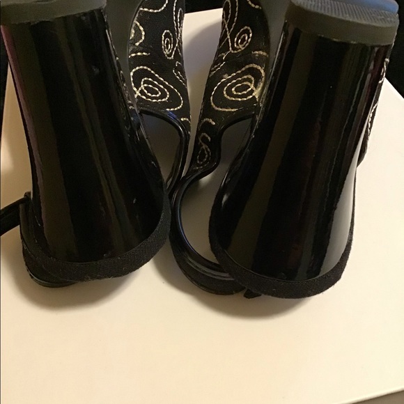 NATURALIZER peep toe sling backs. Size 9.5 - Picture 7 of 11